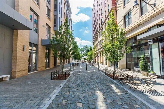 Building Photo - 232 Pavonia Ave