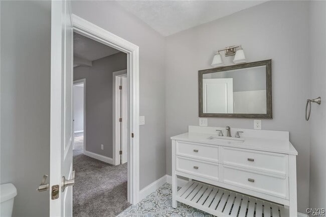 Building Photo - 137 St Mary St