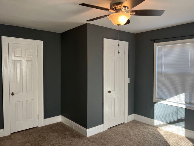 Building Photo - Beautiful 3 bedroom 1.5 bathroom house available!