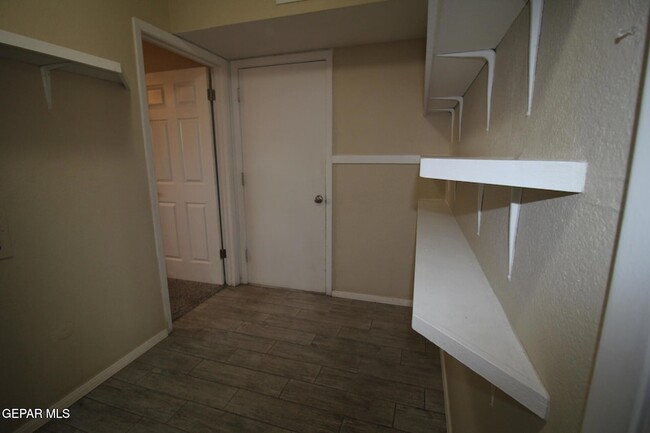 Building Photo - 351 Duanesburg St