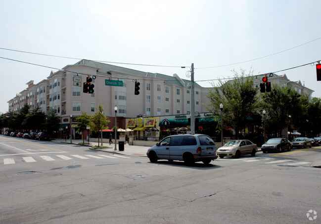 Building Photo - 225 E Ponce de Leon Ave