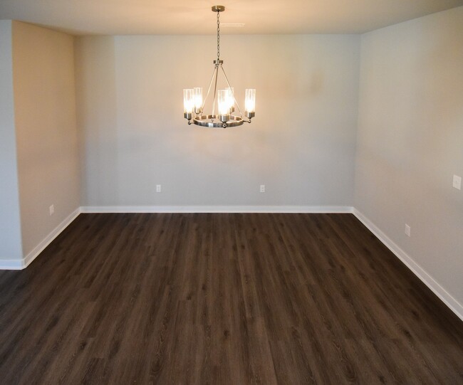 Building Photo - Gorgeous 4 Bedroom, 2 Bathroom Home in Far...