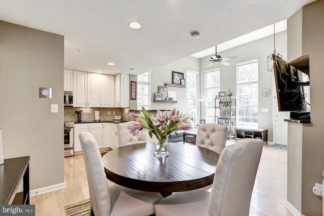 Building Photo - 12085 Trumbull Way