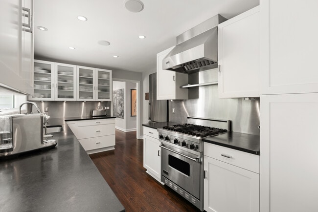Building Photo - 117 Tobys Ln