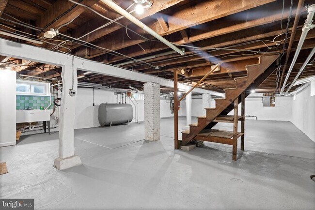 Building Photo - 28 Grove Ave