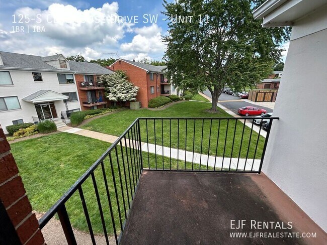 Building Photo - 125 Clubhouse Dr SW