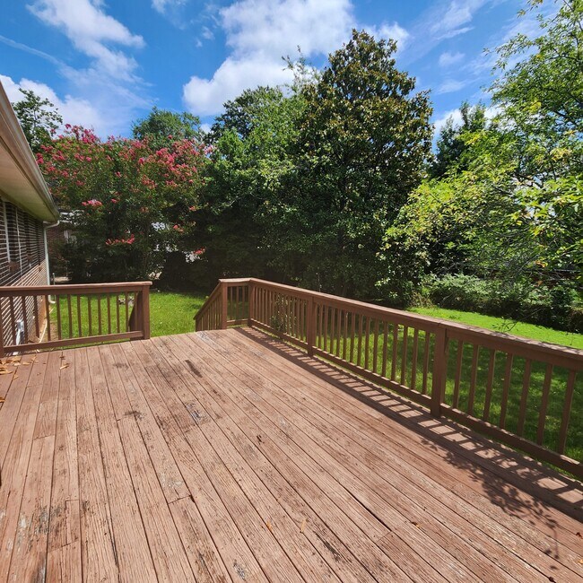 Building Photo - 6 N Gaywood Dr
