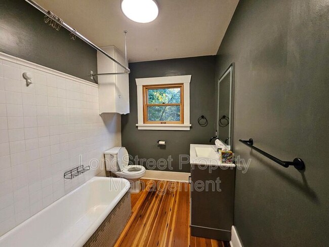 Building Photo - 636 N Shaver St