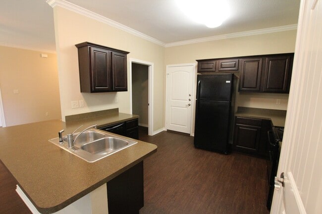 Building Photo - Gorgeous 3 Bedroom Home in The Ranch Subdi...