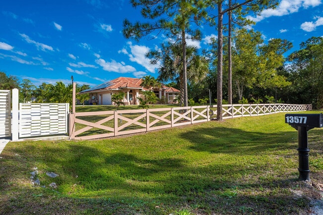 Building Photo - 13577 52nd Ct N