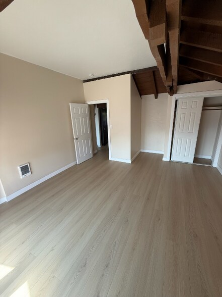 Building Photo - 1700 Le Roy Ave