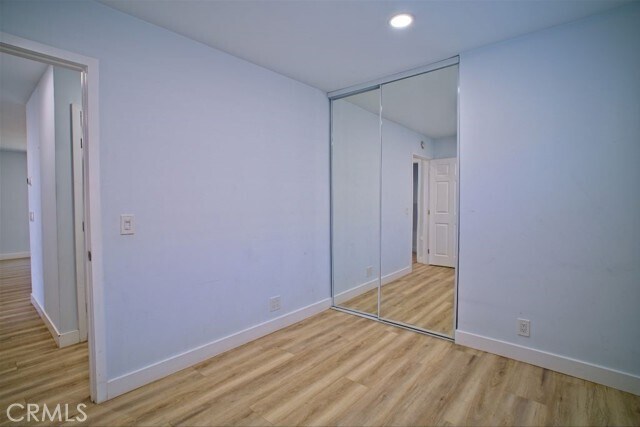 Building Photo - 1122 W Alton Ave