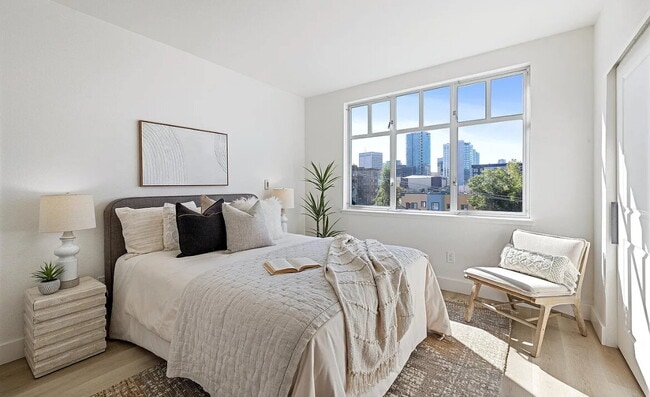 Building Photo - "Chic 1-Bedroom Retreat in Oakland with Ha...