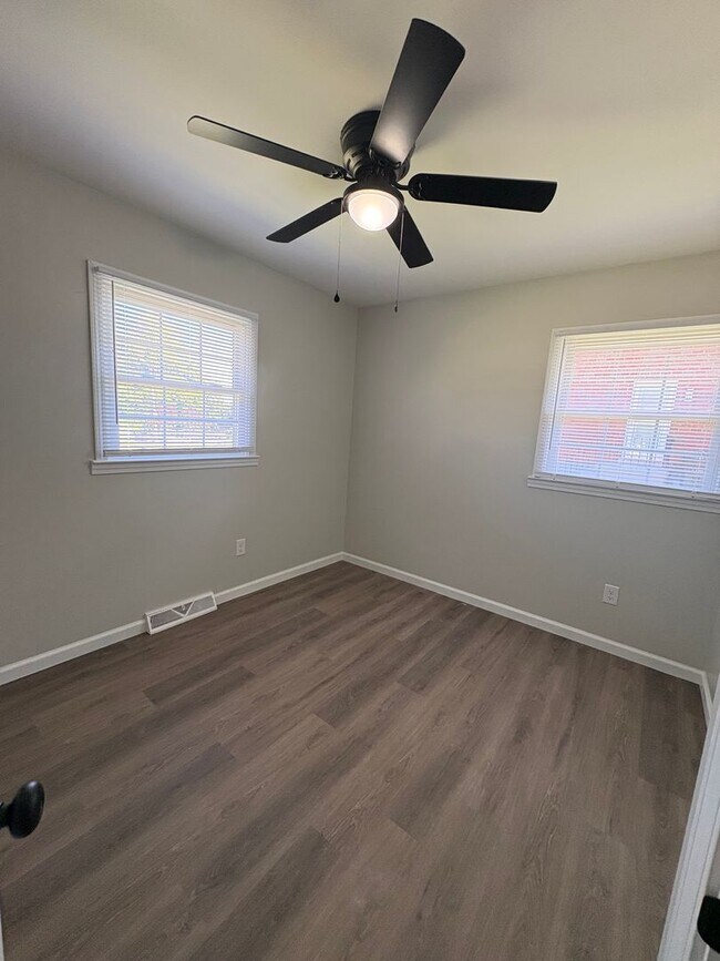 Building Photo - Completely Upgraded 3 Bedroom Single Family Home