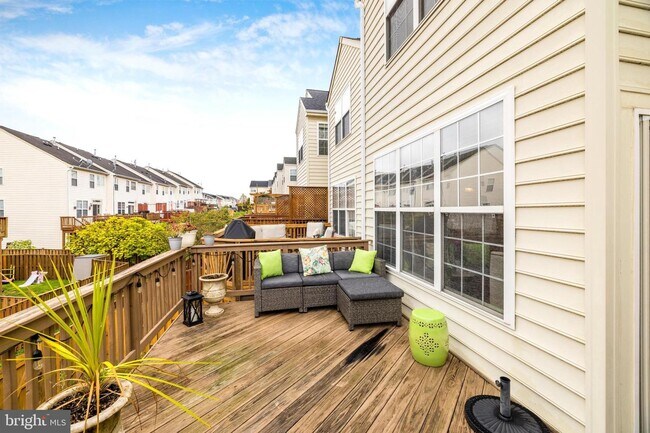 Building Photo - 575 Edmonton Terrace NE