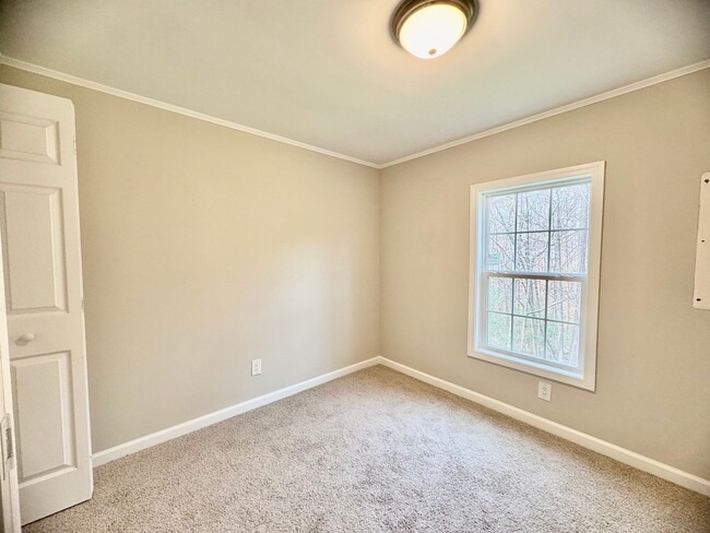 Building Photo - Lovely home and location!