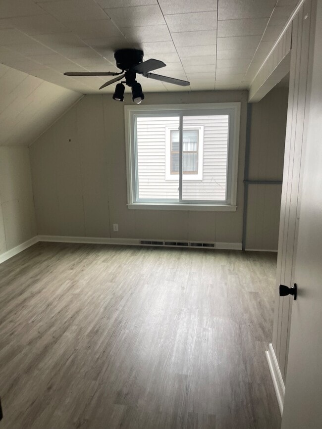 Building Photo - 813 Lincoln St