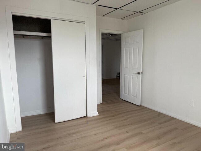 Building Photo - 1247 Shackamaxon St