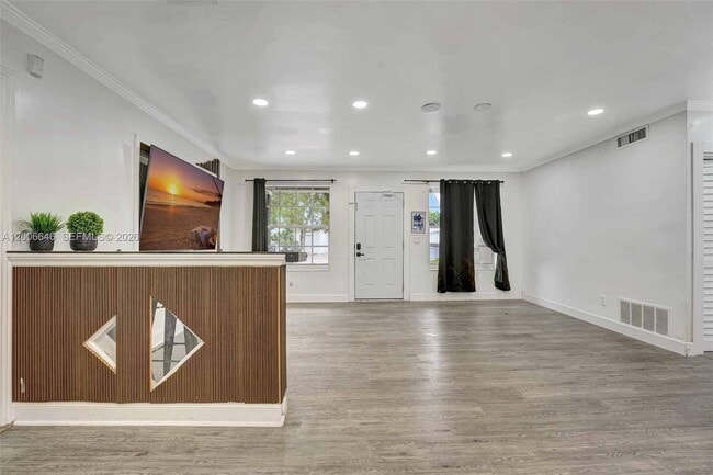 Building Photo - 18600 NE 7th Ct