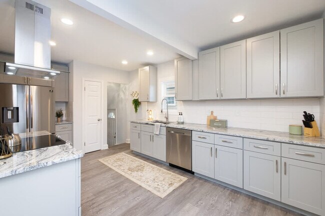 Building Photo - 3544 Tuttle Ave