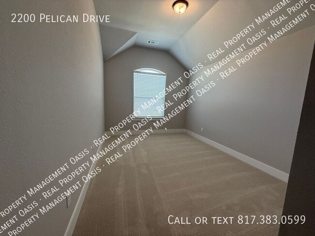 Building Photo - 2200 Pelican Dr