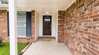 Building Photo - 22131 Pearl Lake Dr