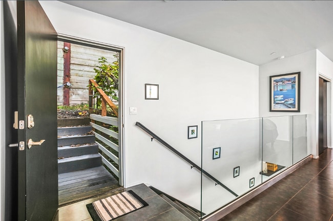 Building Photo - 11143 Rolling Bay Walk NE