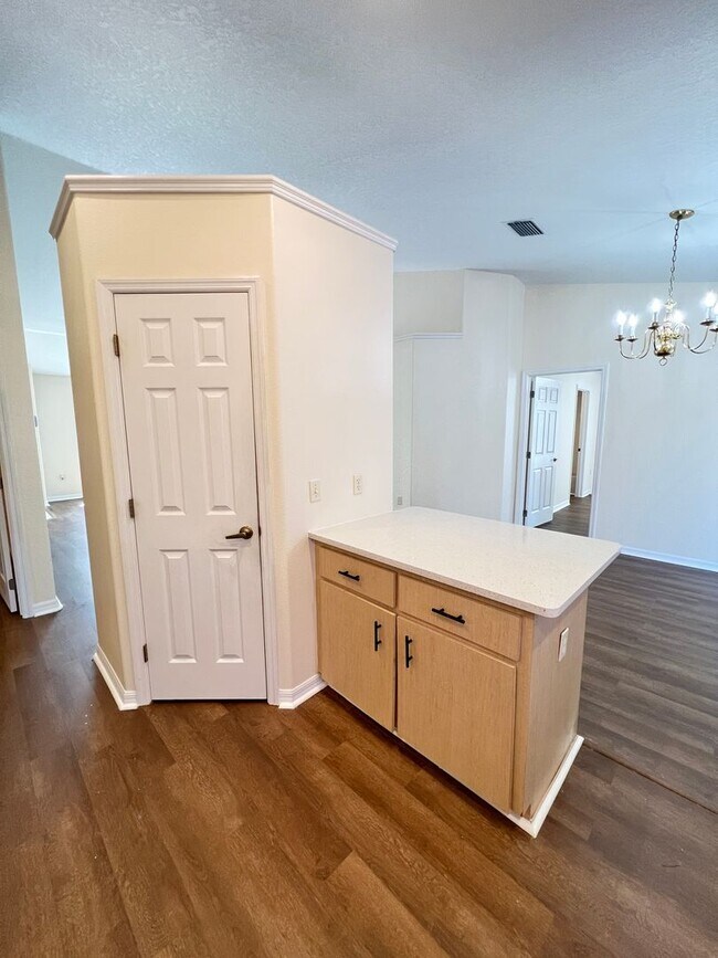 Building Photo - Your 3BD/2BA Peaceful Retreat in the Heart of Ocala!