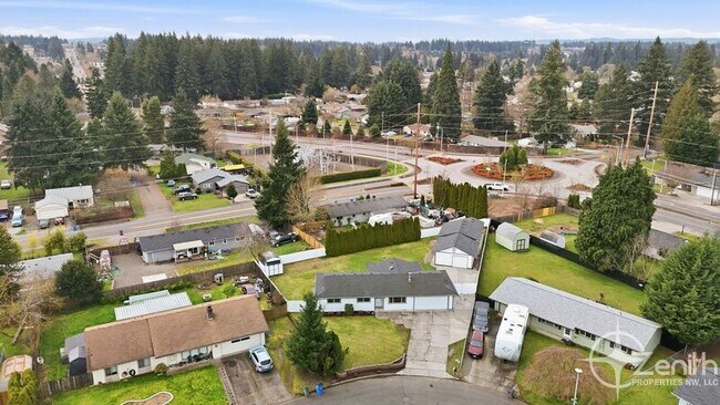 Building Photo - 13801 NE 40th St