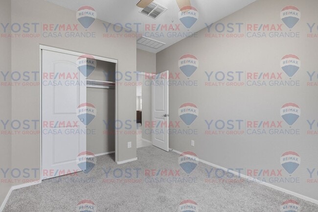 Building Photo - Bright Open Floor Plan with Low-Maintenanc...