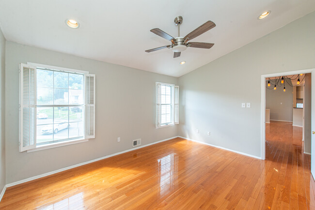 Primary Bedroom - 158 Harvest Ln