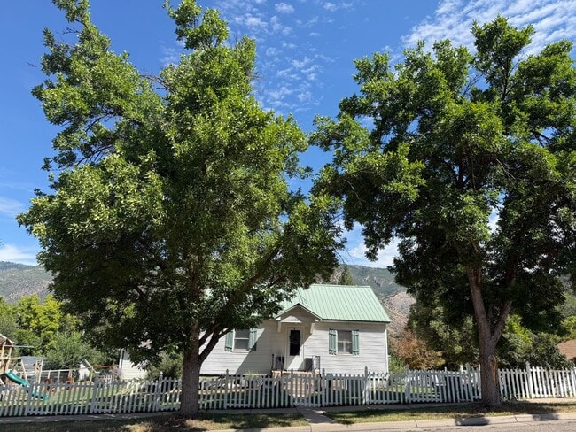 Building Photo - 515 11th St