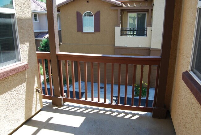 Building Photo - 2 Bedroom, 2 Bathroom Townhome in Damonte Ranch