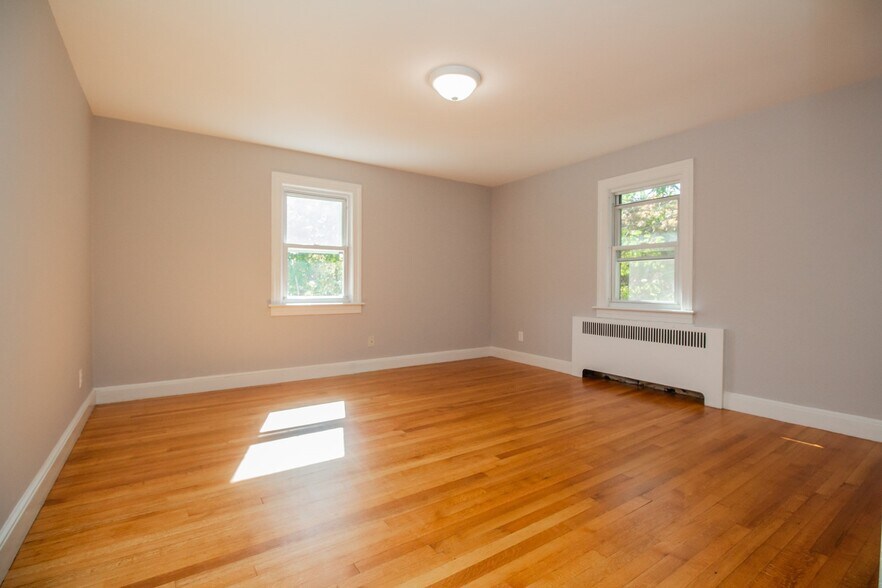 Building Photo - 1165 W Boylston St
