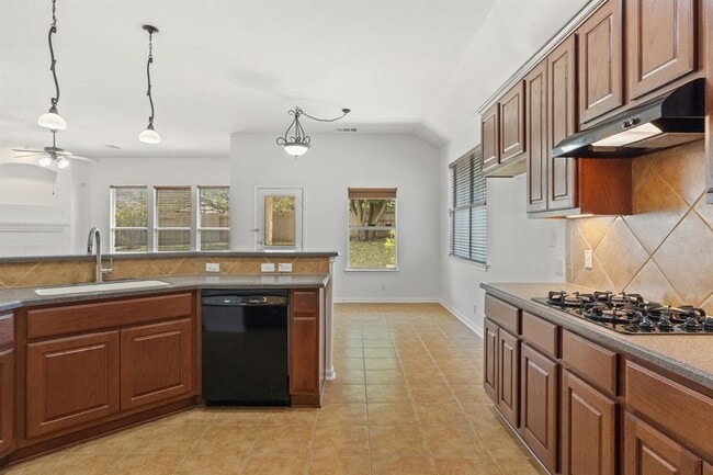 Building Photo - 209 Canterbury Dr