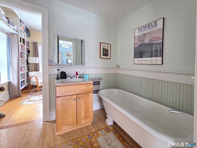 Building Photo - 82 Edgehill Rd