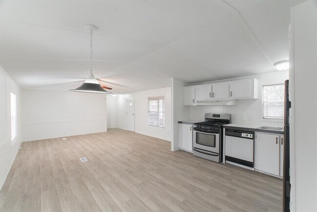 Building Photo - 9140 Sharyn Dr