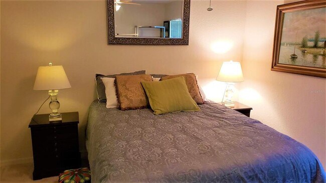 Building Photo - 8804 Manor Loop