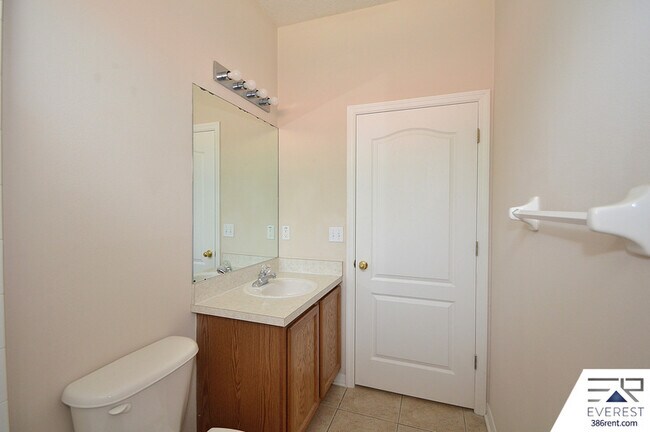 Building Photo - 40 Persimmon Dr