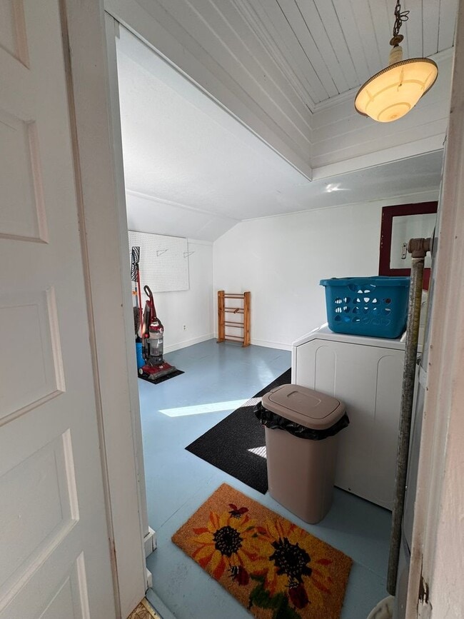 Building Photo - YOUR PACIFIC NORTHWEST RETREAT AWAITS! AV CHARGING STATION, GORGEOUS VIEWS, PRIVACY AND MORE!