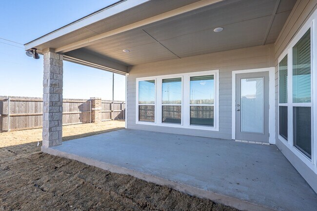 Building Photo - Stunning 4-Bedroom Home in Villages of Wes...