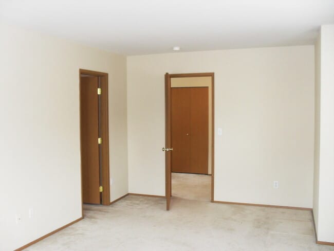 Building Photo - Beautiful 4 Bedroom 2.5 Bath in Liberty Ri...