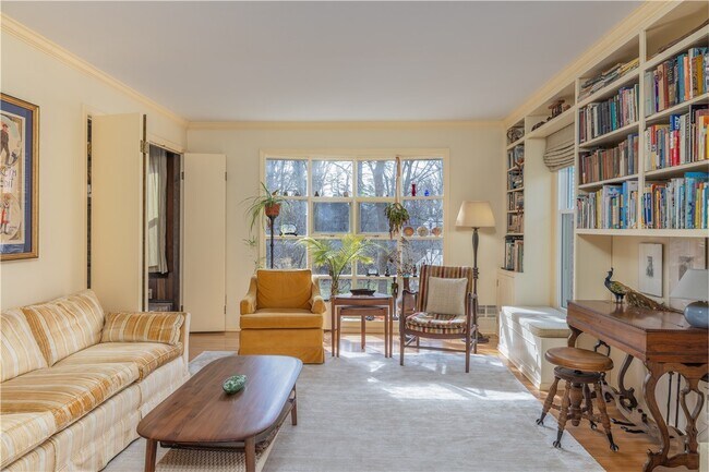 Building Photo - 95 Parkwood Ave