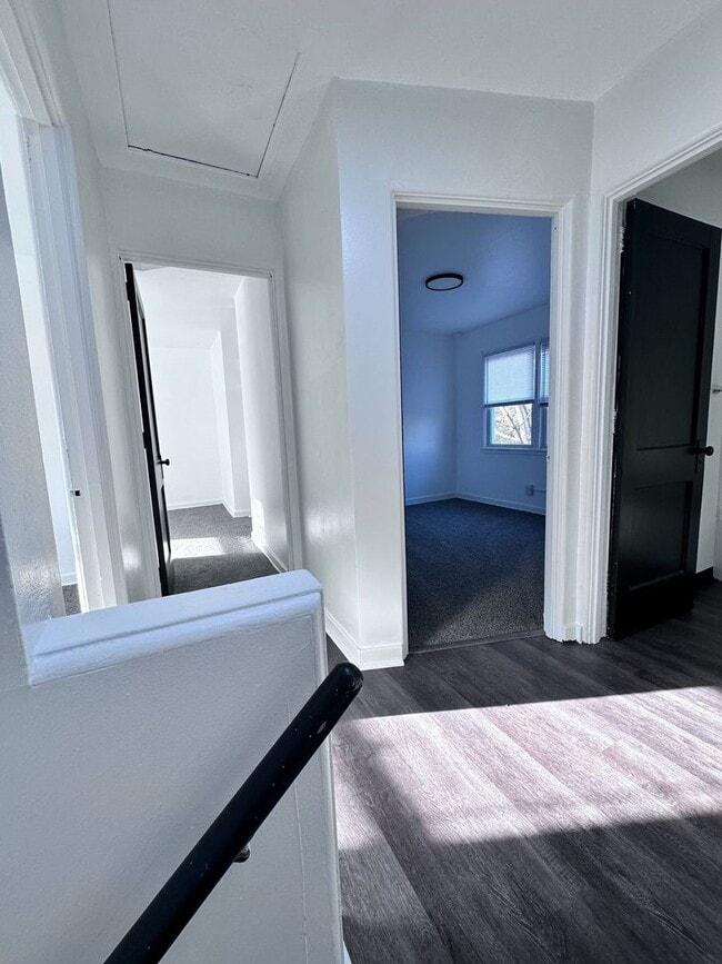 Building Photo - Cozy 3-Bedroom Townhouse in Midland, PA!