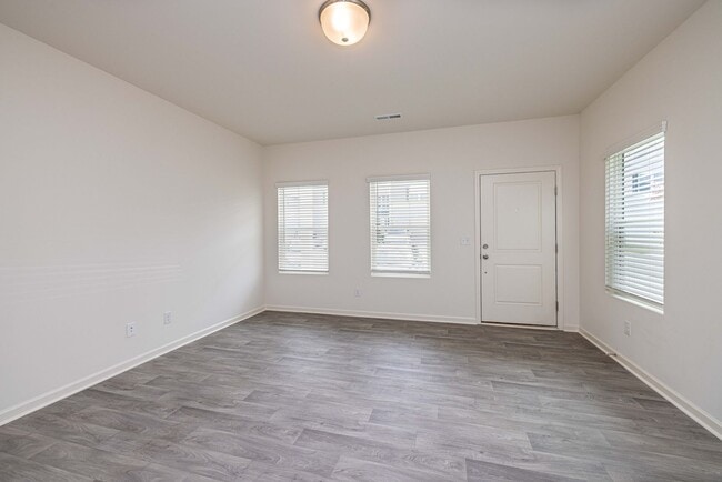 Building Photo - BEAUTIFUL 2 Bedroom/2.5 Bath Townhome in MIDLAND -AVAILABLE LATE AUGUST 2026!