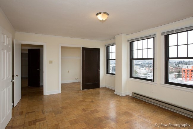 Building Photo - 1305 NE 43rd St