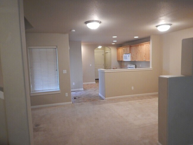 Building Photo - 1214 NE Littleton Ln