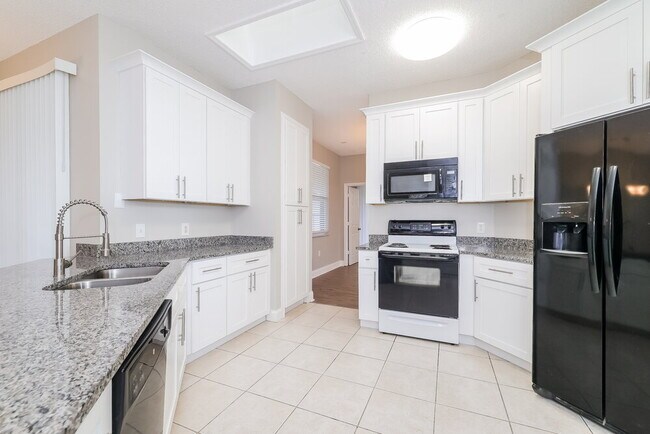 Building Photo - 552 Viceroy Ct