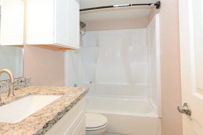 Building Photo - 5632 Birchmont Dr