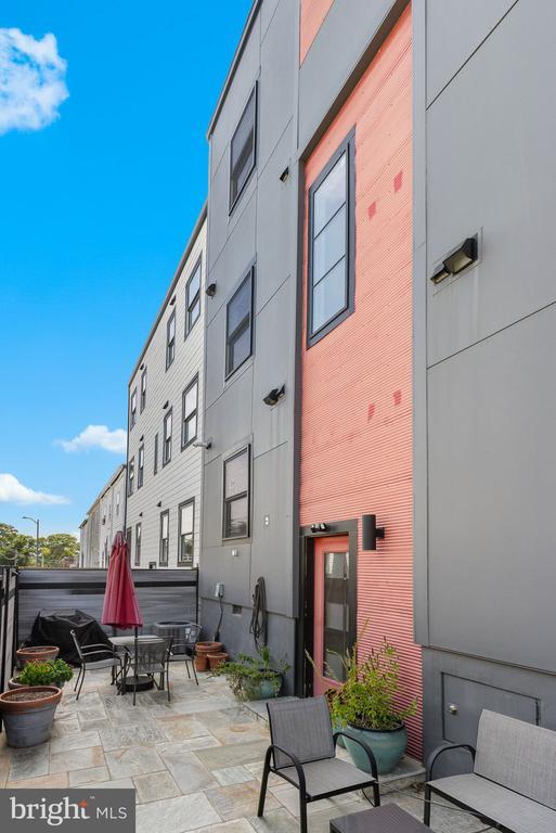 Building Photo - 1417 Staples St NE